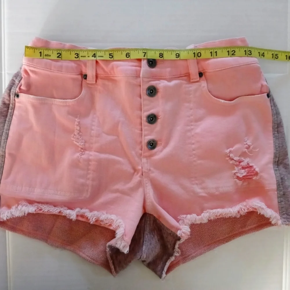 Splendid Women's Raw Hem Shorts. Size S. - Picture 6 of 8